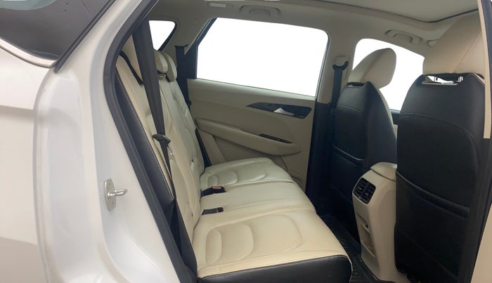 2022 MG HECTOR SHARP 1.5 PETROL CVT, Petrol, Automatic, 28,949 km, Right Side Rear Door Cabin