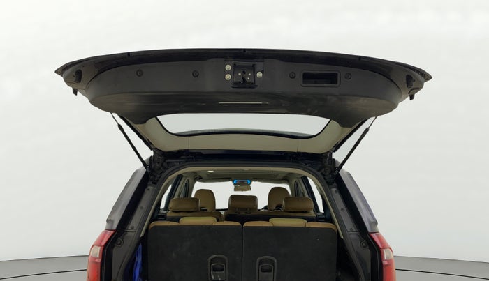 2021 Mahindra XUV500 W11 AT, Diesel, Automatic, 91,976 km, Boot Door Open