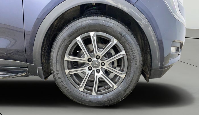 2022 Mahindra XUV700 AX 7 LUXURY D AT 7 STR, Diesel, Automatic, 30,189 km, Right Front Wheel