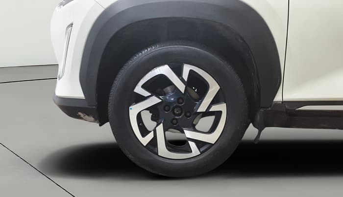 2021 Nissan MAGNITE XV PREMIUM, Petrol, Manual, 25,770 km, Left Front Wheel