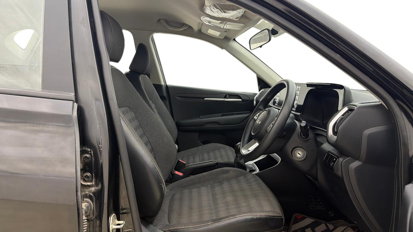 2022 KIA SONET HTK PLUS 1.2, Petrol, Manual, 1,29,073 km, Right Side Front Door Cabin