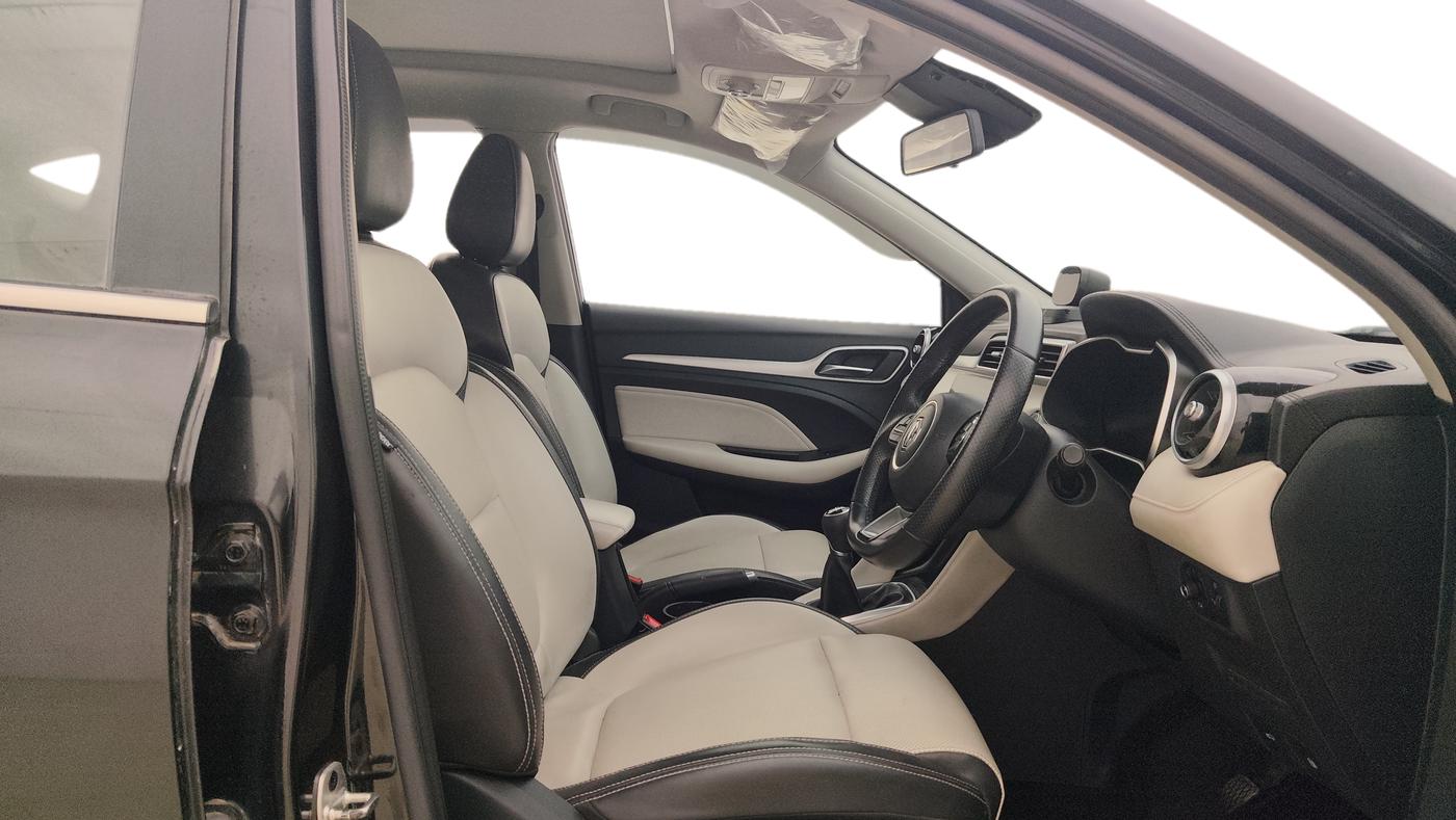 2022 MG ASTOR SHARP EX 1.5 MT, Petrol, Manual, 23,248 km, Right Side Front Door Cabin