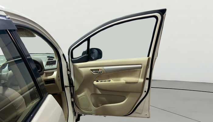 2015 Maruti Ertiga VDI, Diesel, Manual, 93,157 km, RHS Front Door