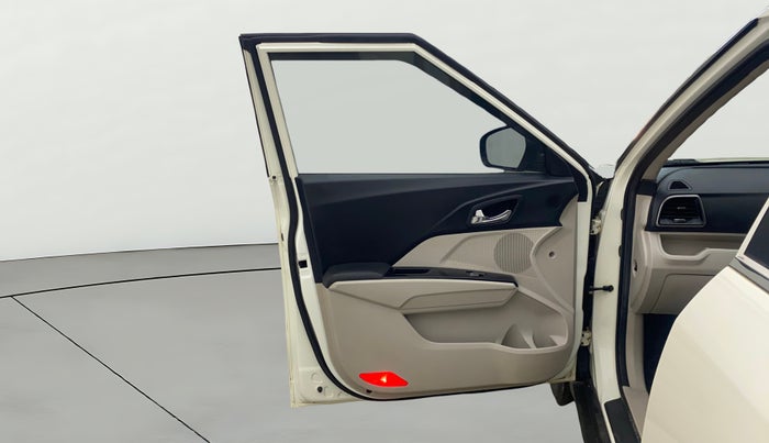 2021 Mahindra XUV300 W8 1.2 PETROL, Petrol, Manual, 80,378 km, LHS Front Door