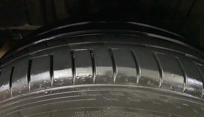 2022 Maruti Ertiga ZXI+ AT SHVS, Petrol, Automatic, 15,004 km, Right Rear Tyre Tread