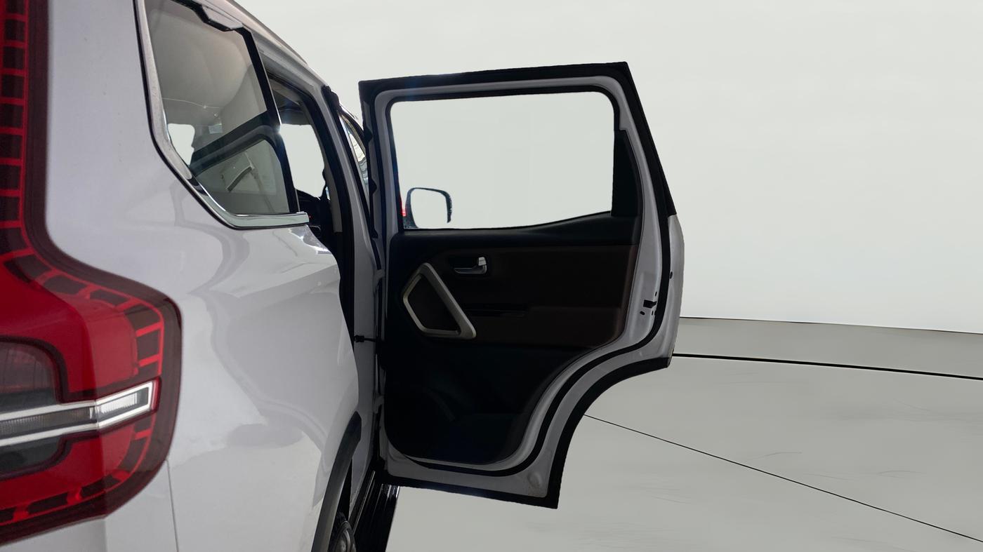 2023 Mahindra SCORPIO-N Z2 PETROL MT 7 STR, Petrol, Manual, 18,151 km, RHS Rear Door