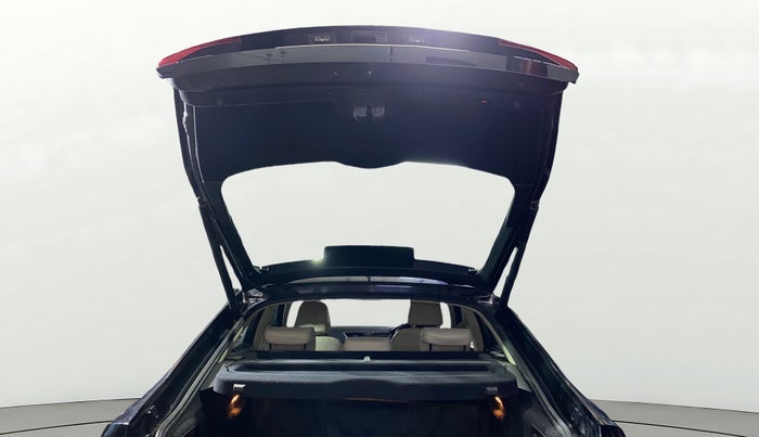 2016 Skoda Superb L&K 1.8 TSI AT, Petrol, Automatic, 28,278 km, Boot Door Open