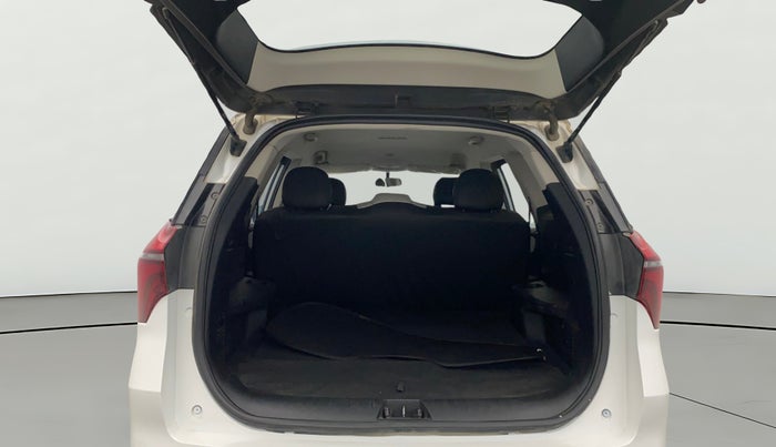 2022 Mahindra XUV700 MX D MT 5 STR, Diesel, Manual, 65,165 km, Boot Open Zoomed View