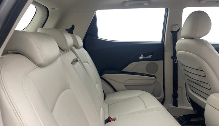 2023 Mahindra XUV300 W8 (O) 1.5 DIESEL, Diesel, Manual, 68,434 km, Right Side Rear Door Cabin