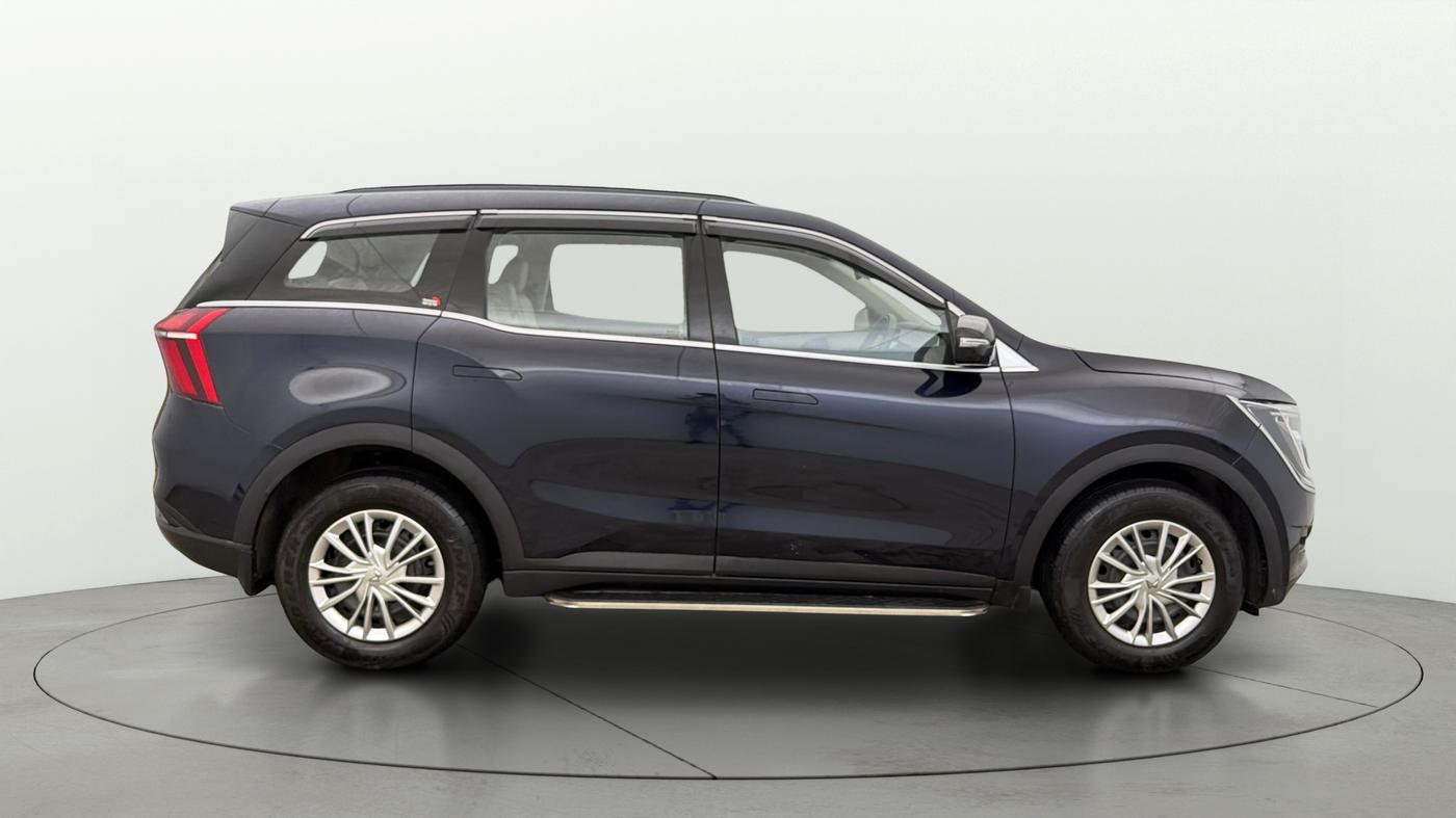 2025 Mahindra XUV700 AX 5 P MT 7 STR, Petrol, Manual, 4,742 km, Right Side View