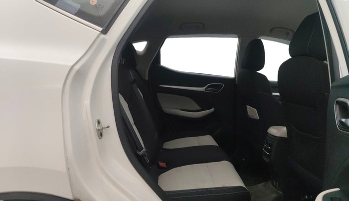 2023 MG ASTOR SUPER 1.5 MT, Petrol, Manual, 16,248 km, Right Side Rear Door Cabin