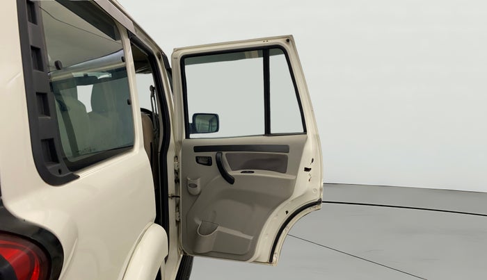 2018 Mahindra Scorpio S7, Diesel, Manual, 48,710 km, RHS Rear Door