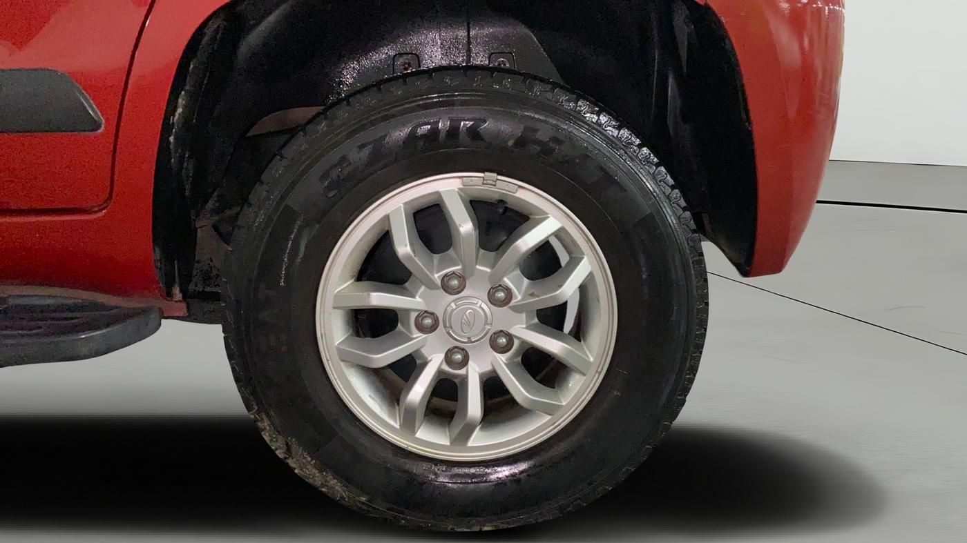 2016 Mahindra TUV300 T8, Diesel, Manual, 28,751 km, Left Rear Wheel