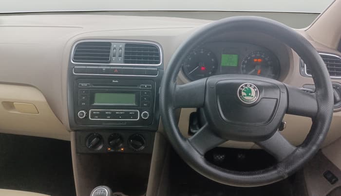 2013 Skoda Rapid AMBITION 1.6 MPI MT, Petrol, Manual, 34,801 km, Steering Wheel Close Up
