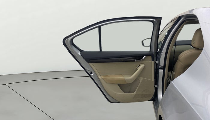 2016 Skoda Octavia STYLE PLUS AT 1.8 TSI, Petrol, Automatic, 94,300 km, LHS Rear Door