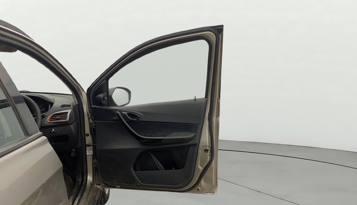 2019 Tata TIAGO NRG PETROL, CNG, Manual, 1,03,582 km, RHS Front Door