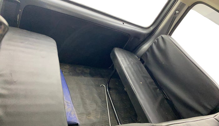 2022 Maruti Eeco 5 STR AC CNG (O), CNG, Manual, 42,135 km, Third Seat Row ( optional )