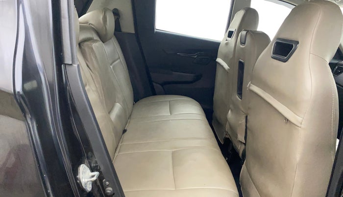 2018 Mahindra KUV 100 NXT K8 P 6 STR, Petrol, Manual, 32,647 km, Right Side Rear Door Cabin