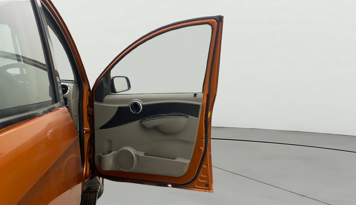 2016 Mahindra NUVOSPORT N8, Diesel, Manual, 1,30,472 km, RHS Front Door