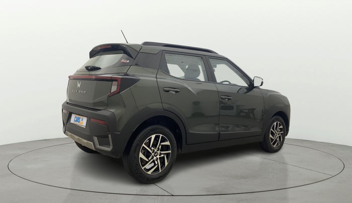2024 Mahindra XUV 3XO AX5 1.2 L TCMPFi, Petrol, Manual, 6,533 km, Right Back Diagonal
