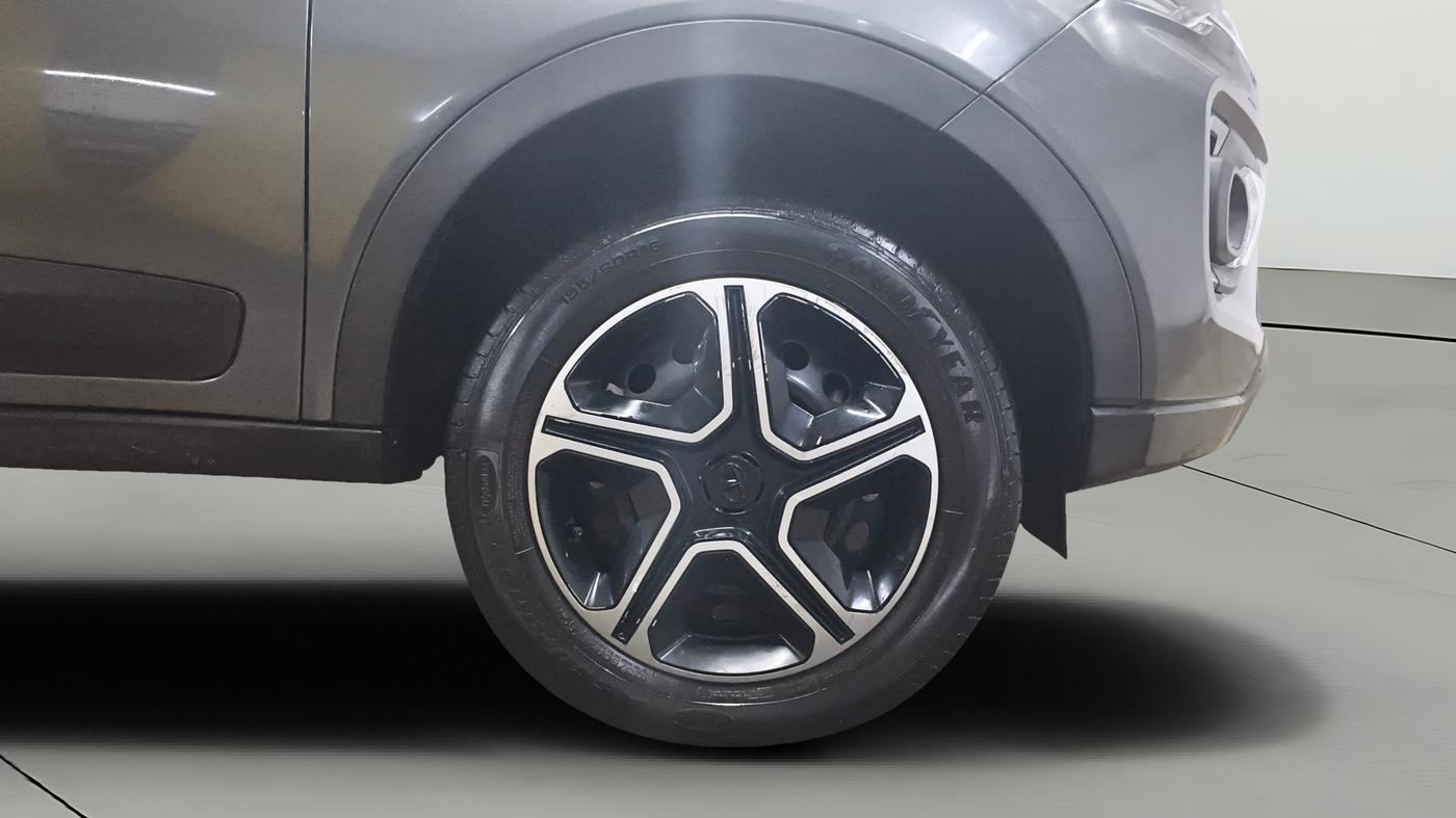 2023 Tata NEXON XM SUNROOF PETROL, Petrol, Manual, 21,988 km, Right Front Wheel