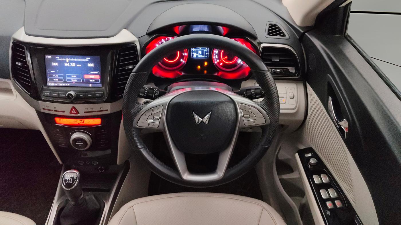 2024 Mahindra XUV300 W8 1.2 (O) TGDI DUAL TONE, Petrol, Manual, 43,230 km, Steering Wheel Close Up