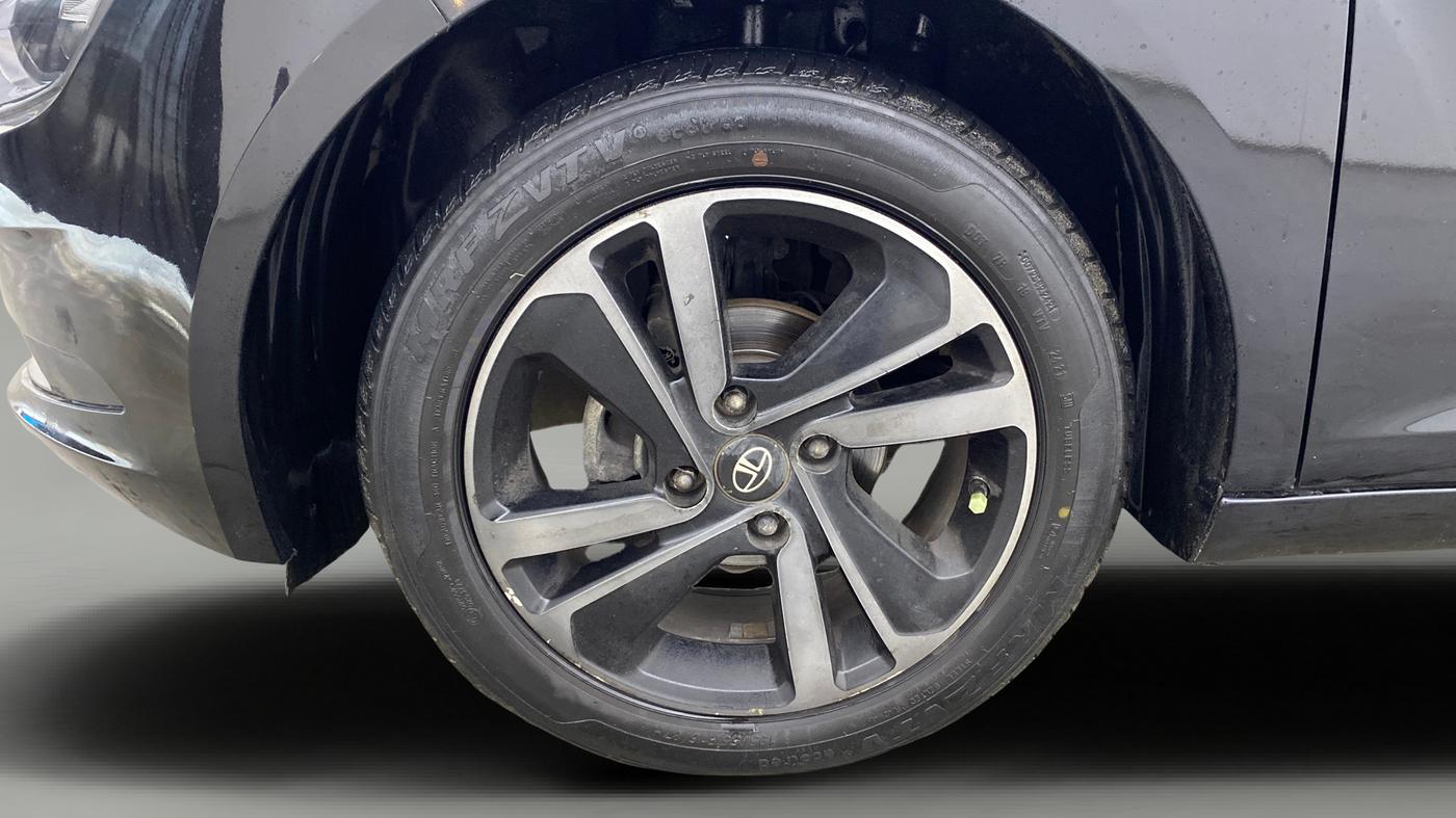 2021 Tata ALTROZ XZ PLUS PETROL DARK EDITION, Petrol, Manual, 26,075 km, Left Front Wheel