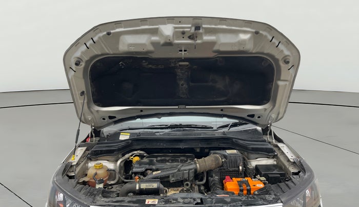 2023 Mahindra XUV300 W6 1.2 PETROL, Petrol, Manual, 38,391 km, Open Bonet