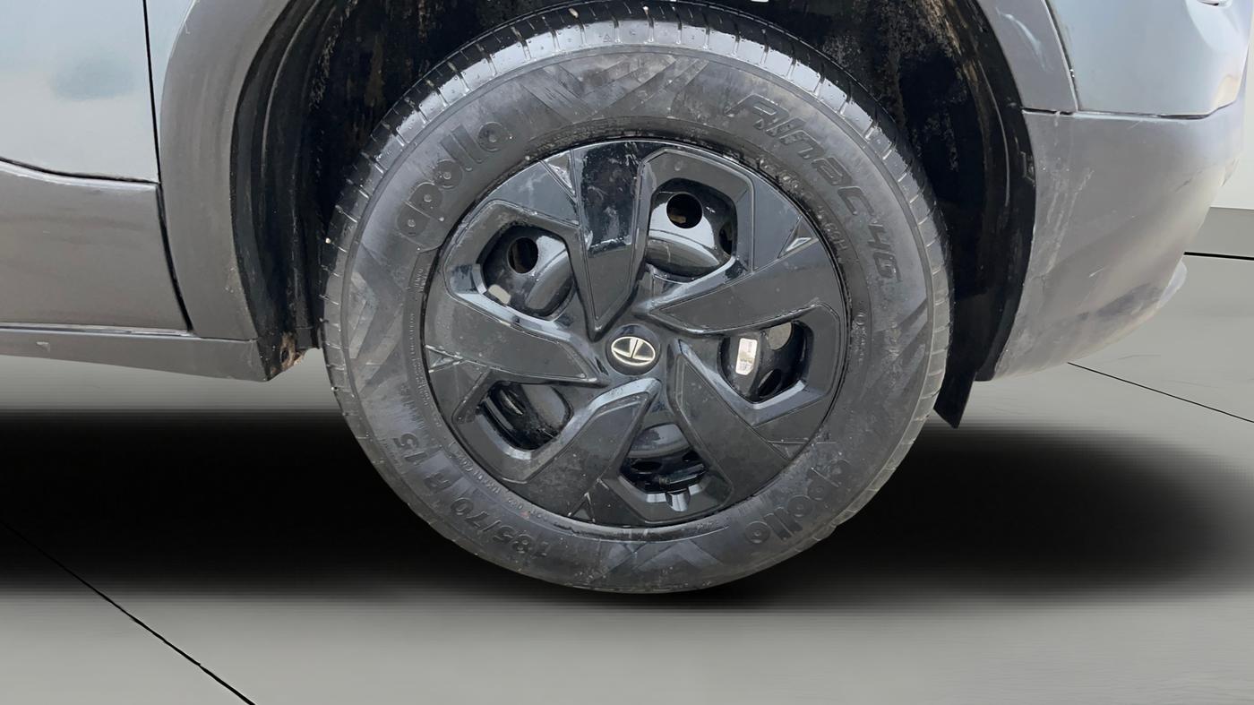 2023 Tata PUNCH ADVENTURE MT, Petrol, Manual, 25,721 km, Right Front Wheel