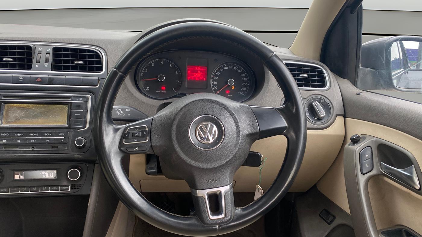 2013 Volkswagen Vento HIGHLINE 1.6 MPI, Petrol, Manual, 92,279 km, Steering Wheel Close Up