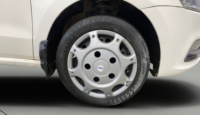 2016 Volkswagen Polo COMFORTLINE 1.2L, Petrol, Manual, 88,927 km, Right Front Wheel