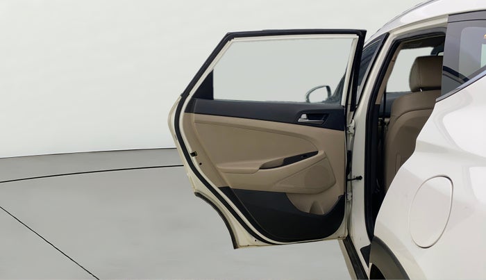 2018 Hyundai Tucson 2WD AT GL DIESEL
, Diesel, Automatic, 1,44,084 km, LHS Rear Door