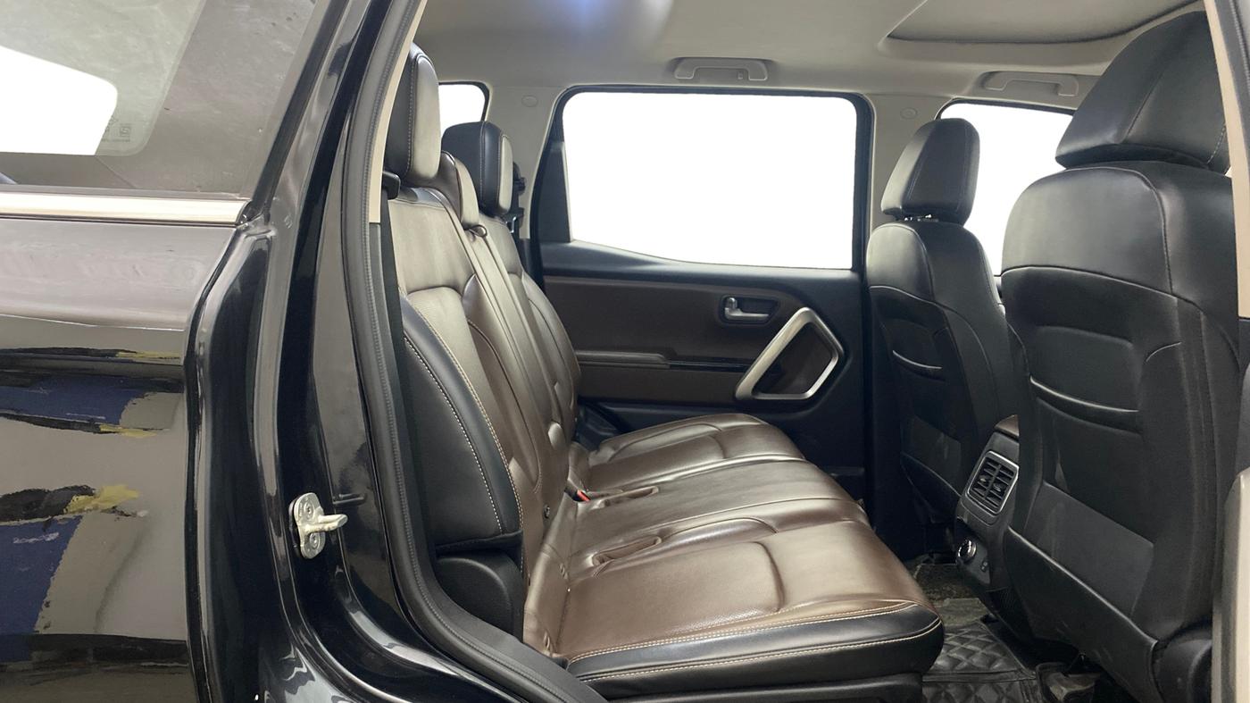 2023 Mahindra SCORPIO-N Z8 DIESEL AT 2WD 7 STR, Diesel, Automatic, 52,840 km, Right Side Rear Door Cabin