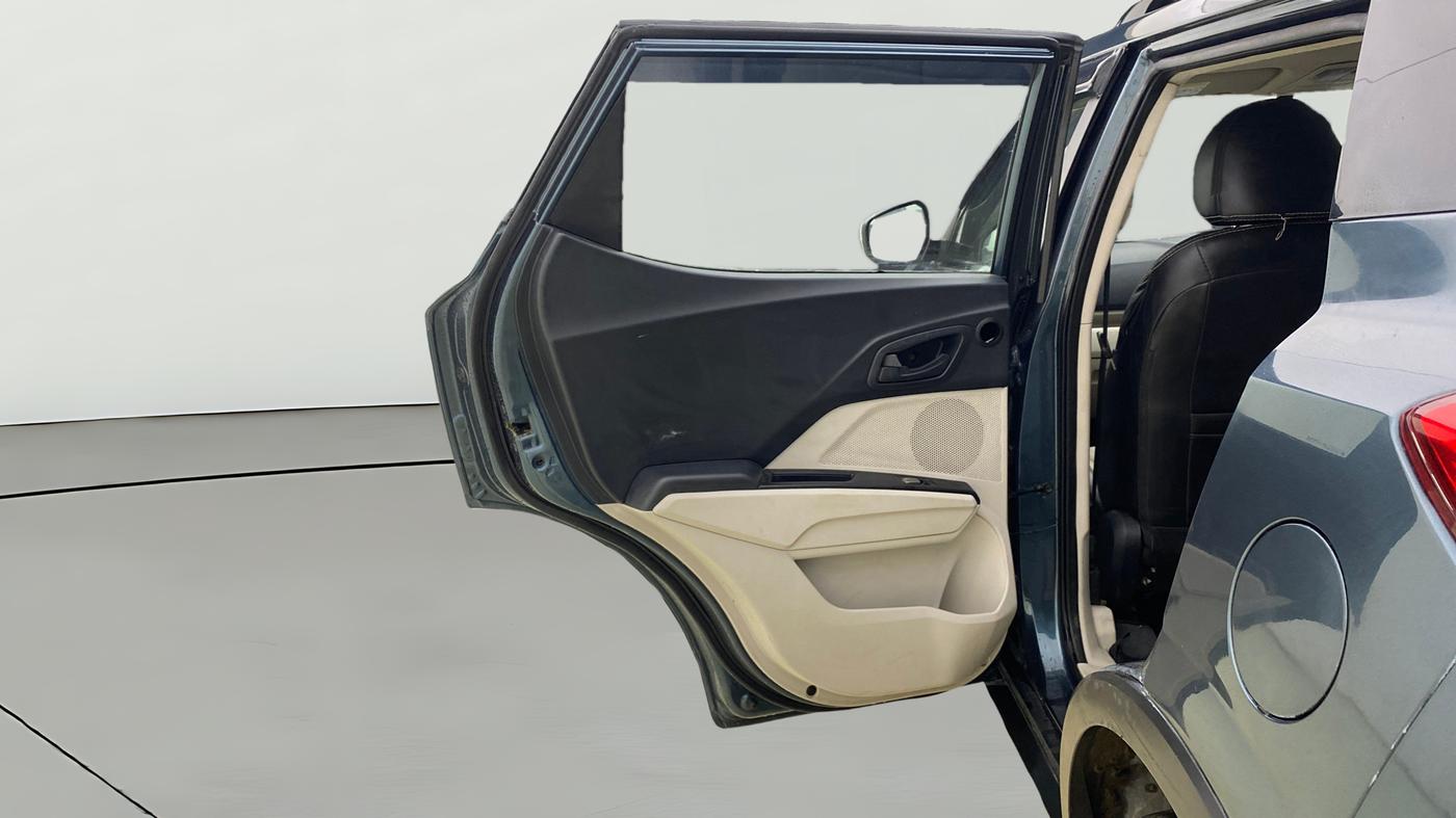 2021 Mahindra XUV300 W6 1.2 PETROL AMT, Petrol, Automatic, 62,028 km, LHS Rear Door