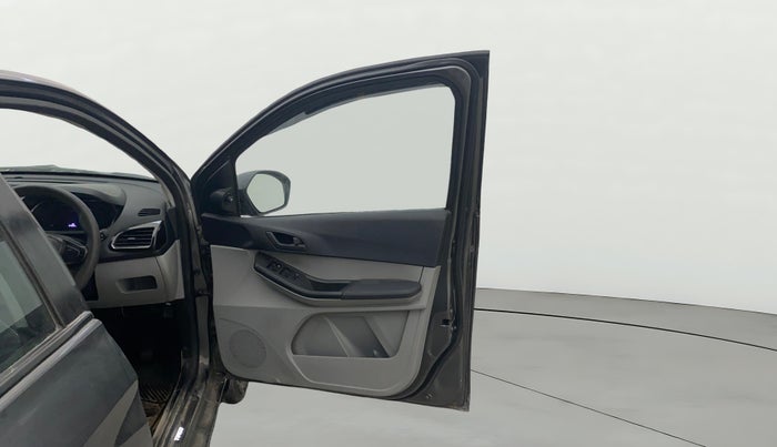 2022 Tata Tiago XT CNG, CNG, Manual, 64,278 km, RHS Front Door