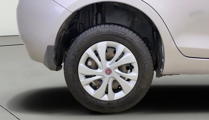 2014 Maruti Swift Dzire VXI, Petrol, Manual, 1,01,573 km, Right Rear Wheel