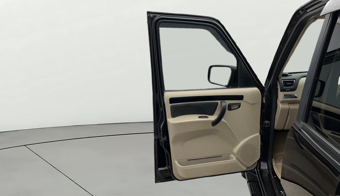 2023 Mahindra SCORPIO CLASSIC S11 7STR, Diesel, Manual, 43,948 km, LHS Front Door