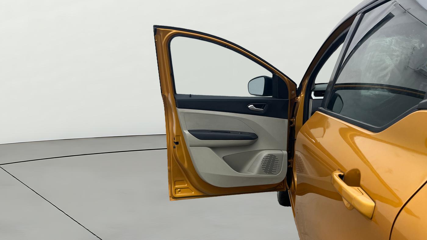 2022 Renault TRIBER RXZ, Petrol, Manual, 33,380 km, LHS Front Door