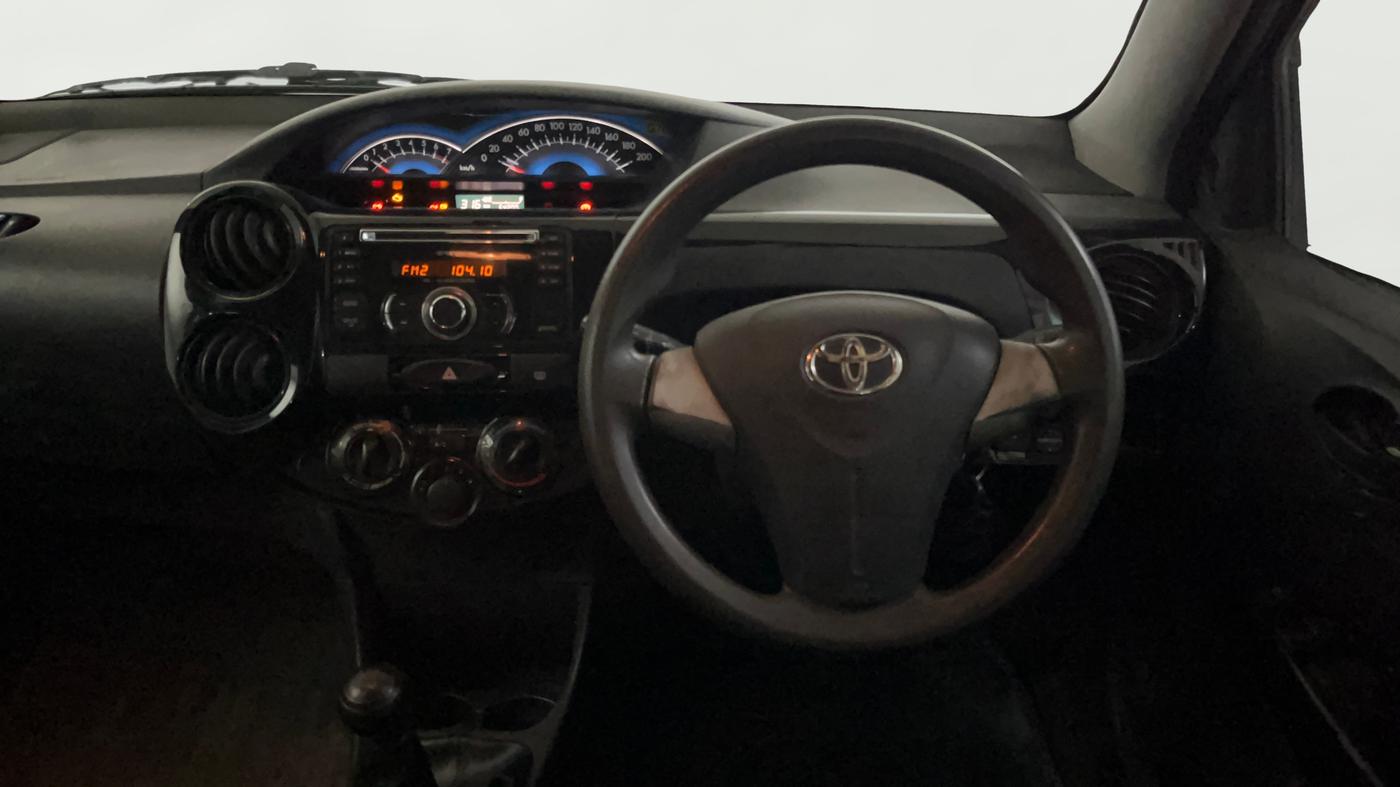 2015 Toyota Etios CROSS 1.2 G, CNG, Manual, 64,247 km, Steering Wheel Close Up