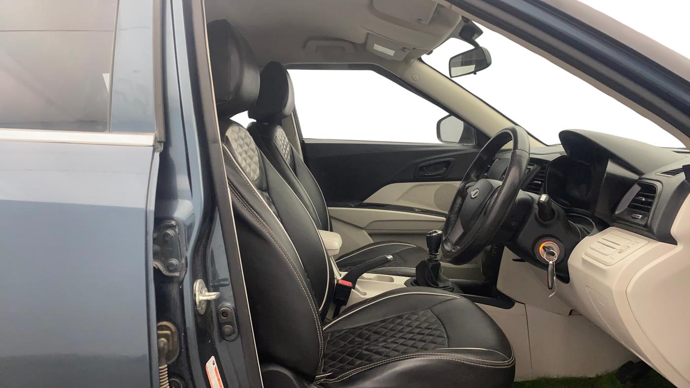 2021 Mahindra XUV300 W4 1.2 PETROL, Petrol, Manual, 54,726 km, Right Side Front Door Cabin