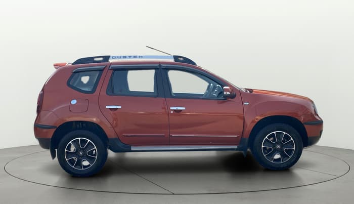 2016 Renault Duster 110 PS RXZ 4X4 MT DIESEL, Diesel, Manual, 1,11,247 km, Right Side View