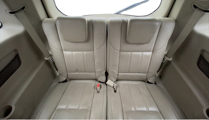 2015 Mahindra XUV500 W10, Diesel, Manual, 1,25,739 km, Third Seat Row ( optional )