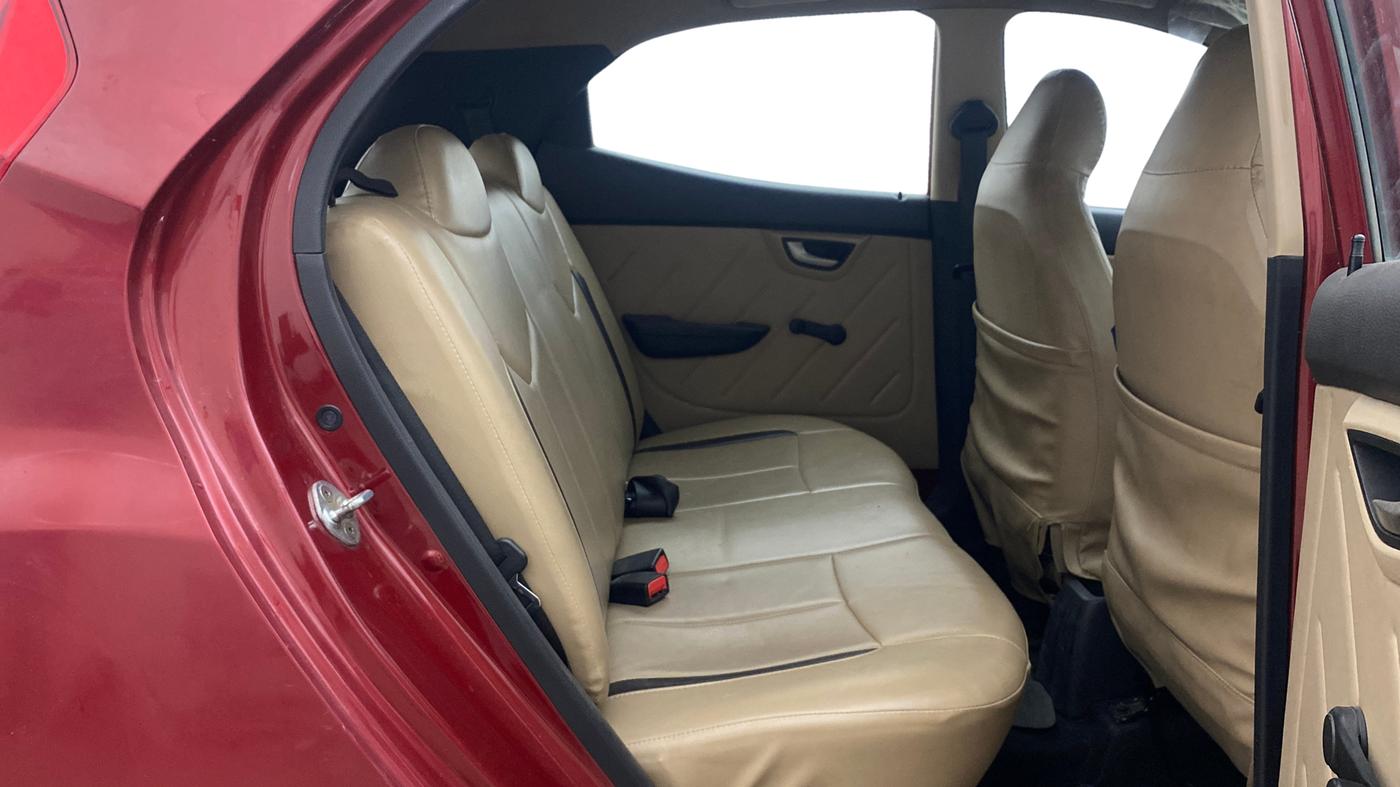 2018 Hyundai Eon SPORTZ, Petrol, Manual, 47,512 km, Right Side Rear Door Cabin