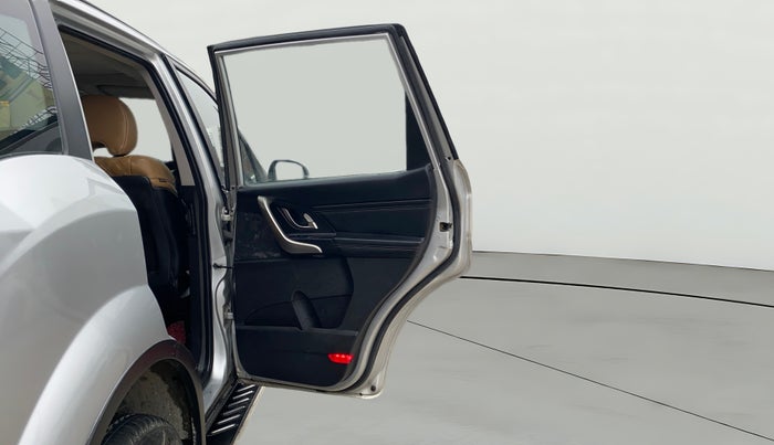 2019 Mahindra XUV500 W11, Diesel, Manual, 91,379 km, RHS Rear Door