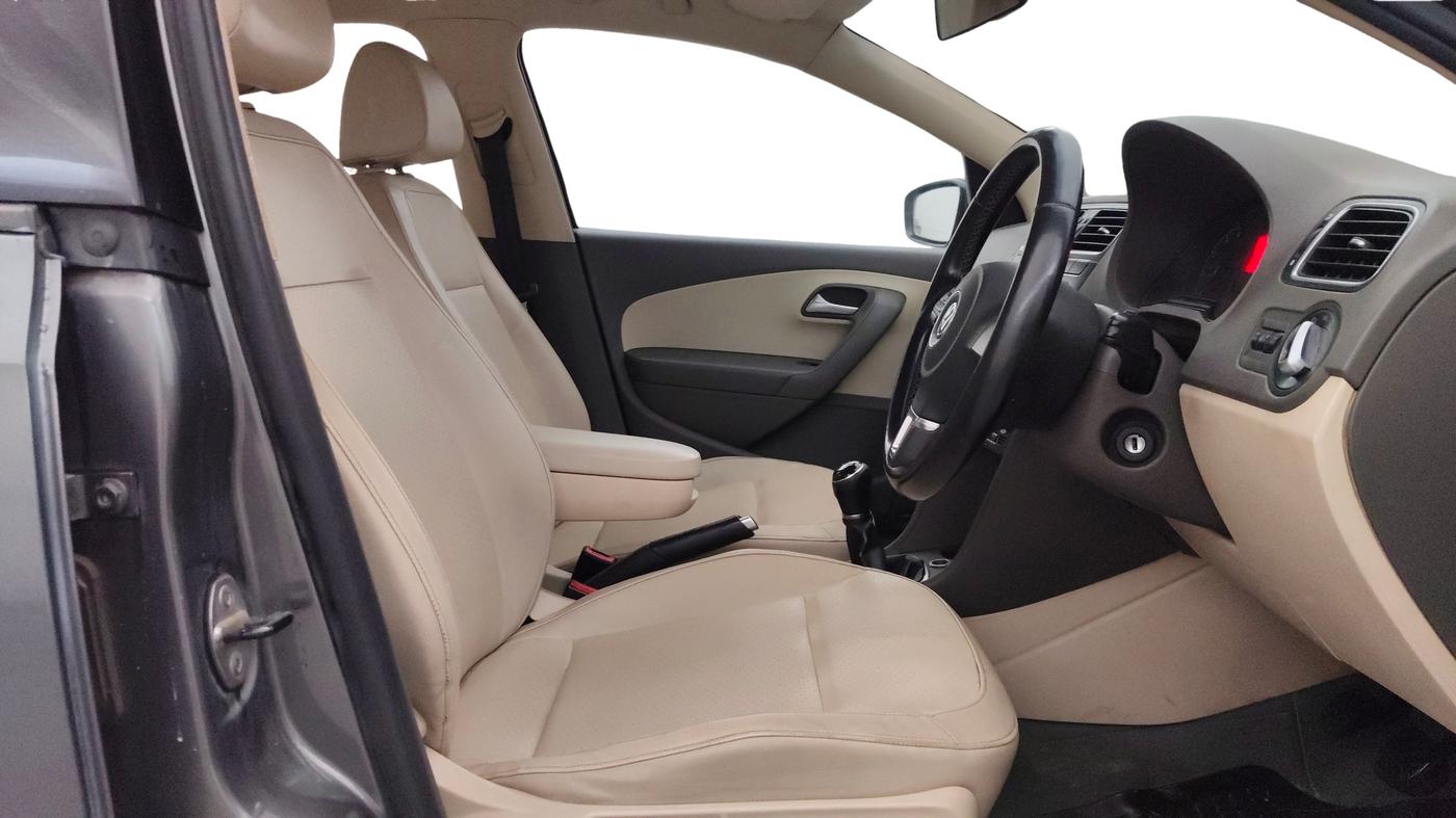 2013 Volkswagen Vento HIGHLINE 1.6 MPI, Petrol, Manual, 64,276 km, Right Side Front Door Cabin