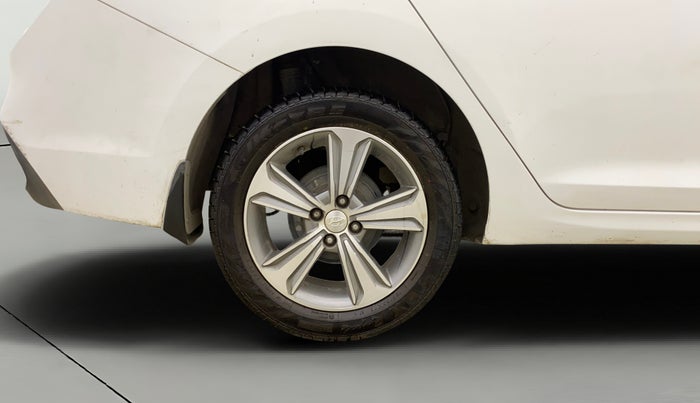 2017 Hyundai Verna 1.6 VTVT SX O, Petrol, Manual, 49,542 km, Right Rear Wheel