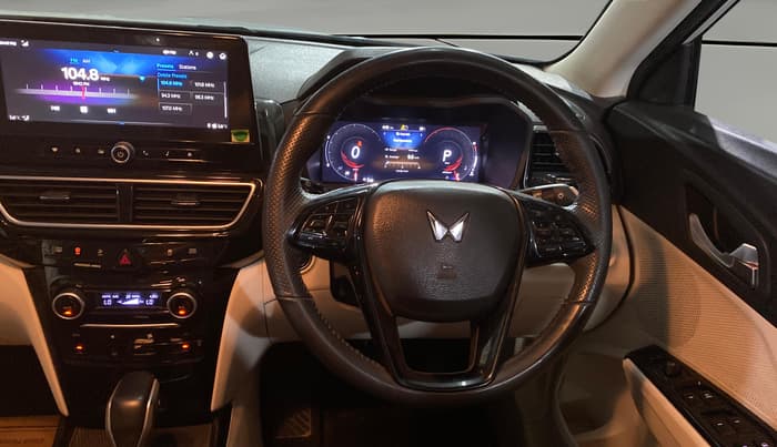 2024 Mahindra XUV 3XO AX5 1.2 L TCMPFI AT, Petrol, Automatic, 31,685 km, Steering Wheel Close Up