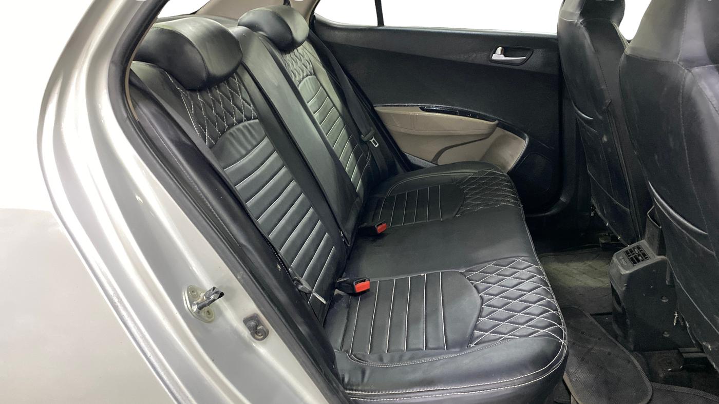 2016 Hyundai Xcent SX 1.2, CNG, Manual, 1,04,735 km, Right Side Rear Door Cabin