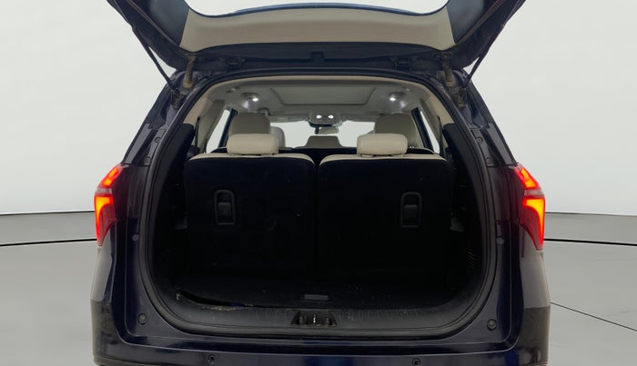 2023 Mahindra XUV700 AX 7 LUXURY D MT 7 STR, Diesel, Manual, 1,09,565 km, Boot Open Zoomed View