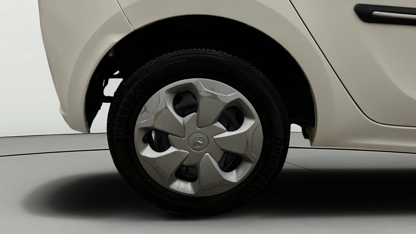 2021 Tata Tiago XT (O) PETROL, Petrol, Manual, 31,998 km, Right Rear Wheel